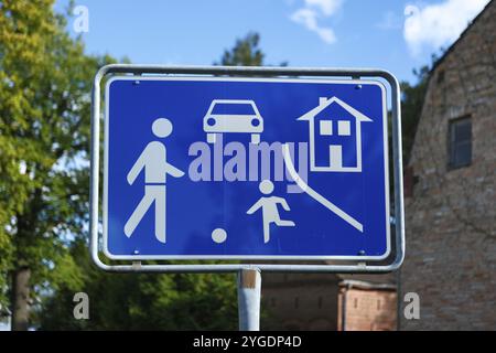 Verkehrsschild Verkehrsberuhigung, Spielstraße, Brandenburg, Deutschland, Europa Stockfoto