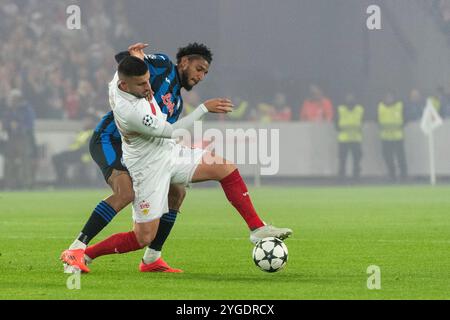 Stuttgart, Deutschland. November 2024. v. li. im Zweikampf Deniz Undav (VfB Stuttgart #26), Jose dos Santos Ederson (Atalanta Bergamo, #13) GER, VfB Stuttgart gegen Atalanta Bergamo, Fussball, Herren, UEFA Champions League, 4. Spieltag, Spielzeit 2024/2025, 06.11.2024, Foto: Eibner-Pressefoto/Wolfgang Frank Credit: dpa/Alamy Live News Stockfoto