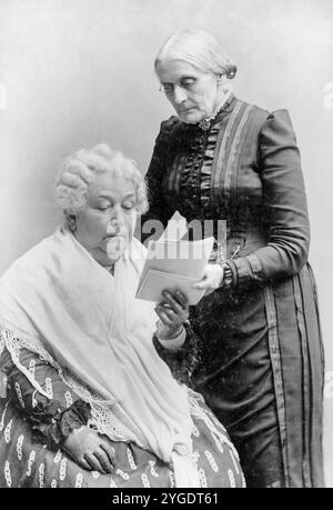 Elizabeth Cady Stanton (1815–1902) (sitzend) und Susan B Anthony (1820–1906) (stehend), amerikanische Führungspersönlichkeiten der Frauenrechtsbewegung, Porträtfoto von David B. Edmonston, 1880-1902 Stockfoto