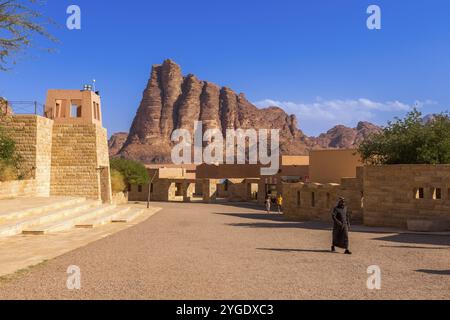 Jordan, Wadi Rum, 2. November 2022: Blick auf den Eingang zur Wüste Wadi Rum mit Sieben Säulen der Weisheitsfelsenformation, Asien Stockfoto