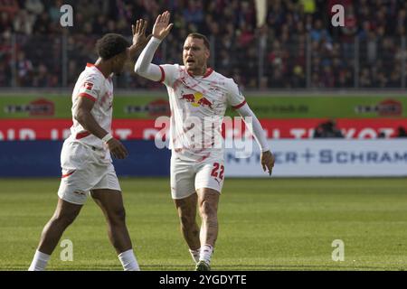 Fußballspiel, David RAUM RB Leipzig rechts und Lois OPENDA RB Leipzig Streik, Voith-Arena Fußballstadion Heidenheim Stockfoto