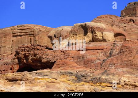 Fassaden Straßenhöhlen in der antiken Stadt Petra, Jordan Petra, berühmte historische und archäologische Stätte Stockfoto