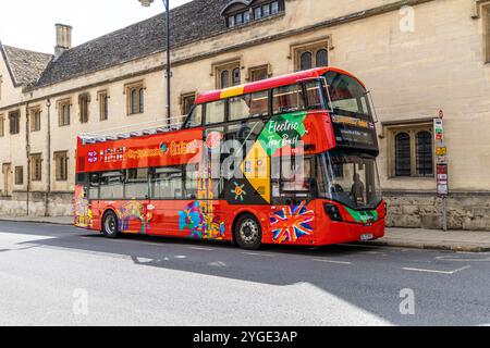 Oxford, UK - 5. Juni 2024: Offener Bus für Oxford City Tours in Oxford. Stockfoto