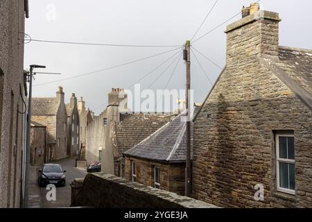 Front Road, enge Gasse, St Margaret's Hope, Dorf auf South Ronaldsay Island, Orkney, Schottland, Großbritannien, Europa Stockfoto