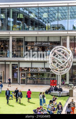 Oxford, Großbritannien - 5. Juni 2024: Außenansicht des Kaufhauses John Lewis Partnership im Westgate Shopping Centre. Stockfoto