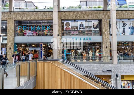 Oxford, UK - 5. Juni 2024: Primark hat sich in der Westgate Oxford Shopping Mall aufgeschlossen. Stockfoto