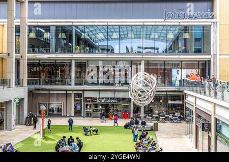 Oxford, Großbritannien - 5. Juni 2024: Außenansicht des Kaufhauses John Lewis Partnership im Westgate Shopping Centre. Stockfoto