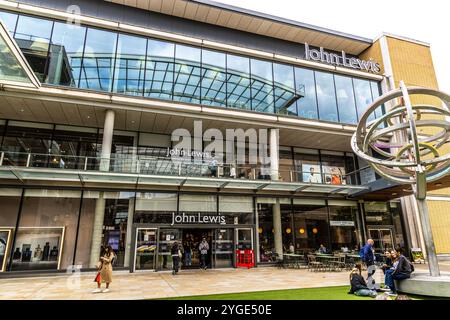 Oxford, UK - 5. Juni 2024: Primark hat sich in der Westgate Oxford Shopping Mall aufgeschlossen. Stockfoto