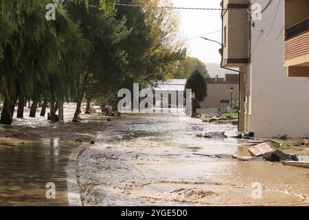 Zerstörung und Zerstörung durch Überschwemmungen aufgrund sintflutartiger Regenfälle in Mira, Cuenca, Spanien 10-30-2024 Stockfoto