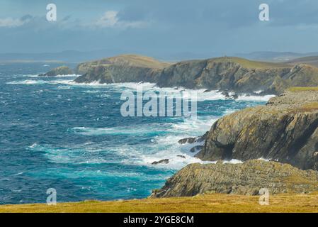 Stürmisches Wetter entlang der West Burra Küste, Shetland Stockfoto