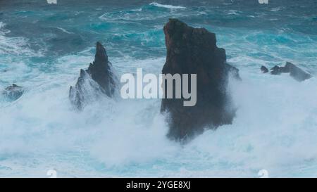 Stürmisches Wetter entlang der West Burra Küste, Shetland Stockfoto