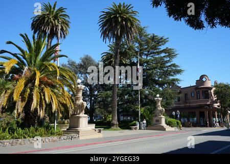 Viña del Mar Park mit Elefantenstatuen und Palmen. Stockfoto