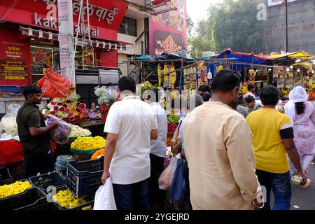 30. Oktober 2024, Pune, Maharashtra, Indien, Mandai, die Einwohner von Pune strömen nach Tulshibaug und Mahathma Phule Mandai, um Diwali Shopping zu besuchen. Stockfoto