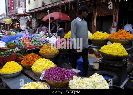 30. Oktober 2024, Pune, Maharashtra, Indien, Mandai, die Einwohner von Pune strömen nach Tulshibaug und Mahathma Phule Mandai, um Diwali Shopping zu besuchen. Stockfoto