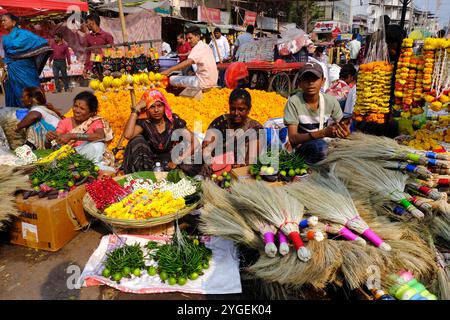 30. Oktober 2024, Pune, Maharashtra, Indien, Mandai, die Einwohner von Pune strömen nach Tulshibaug und Mahathma Phule Mandai, um Diwali Shopping zu besuchen. Stockfoto