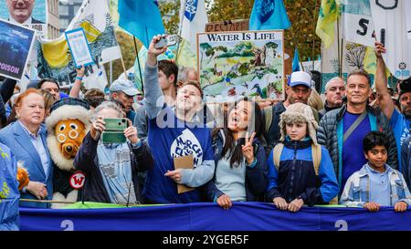 Mike Batt, Wombles, Jenny Jones, Liz Bonnin, Benjamin Fallow, Chris Packham, Aneeshwar Kunchala im März für sauberes Wasser Stockfoto