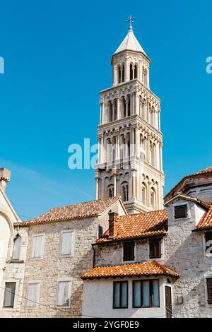 Glockenturm der Kathedrale Saint Domnius aus dem 12. Jahrhundert, Diokletianpalast, Split, Kroatien Stockfoto