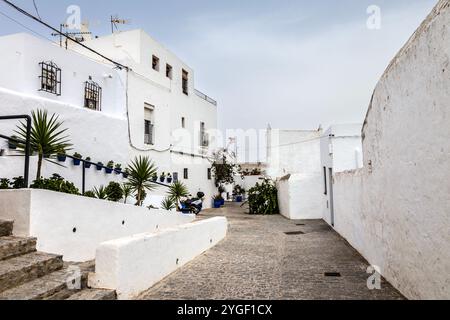 Straße mit weiß getünchten Häusern, Vejer de la Frontera, Andalusien, Spanien Stockfoto