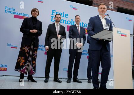 Pressekonferenz, FDP zum Ampel aus Pressekonferenz, Hans-Dietrich-Genscher-Haus, FDP-Generalsekretär Bijan Djir-Sarai, Bundesfinanzminister Christian Lindner, Bundesministerin Bettina stark-Watzinger, Christian Dürr, Fraktionsvorstand, Bundesjustizminister Marco Buschmann Berlin Berlin GER *** Pressekonferenz, FDP zur Ampelpressekonferenz, Hans-Dietrich-Genscher-Haus, FDP-Generalsekretär Bijan Djir Sarai, Bundesfinanzminister Christian Lindner, Bundesministerin Bettina stark Watzinger, Christian Dürr, Fraktionsvorsitzender, Bundesminister der Justiz Marco Buschma Stockfoto