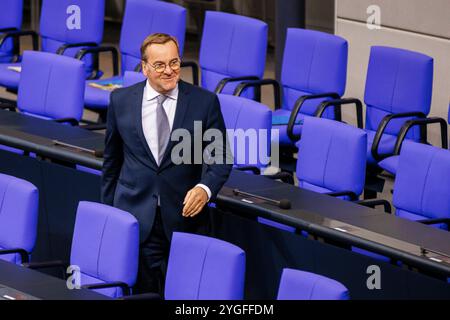 Boris Pistorius SPD, Bundesminister der Verteidigung, auf der Regierungsbank im Bundestag. Berlin, 07.11.2024. Berlin Deutschland *** Boris Pistorius SPD , Bundesverteidigungsminister, auf der Regierungsbank im Bundestag Berlin, 07 11 2024 Berlin Deutschland Copyright: XThomasxImox Stockfoto