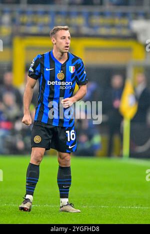 Mailand, Italien. November 2024. Davide Frattesi (16) von Inter wurde während des UEFA Champions League-Spiels zwischen Inter und Arsenal bei Giuseppe Meazza in Mailand gesehen. Quelle: Gonzales Photo/Alamy Live News Stockfoto