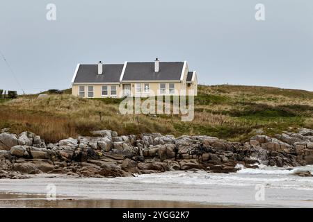 Großes Bungalow abgelegenes Haus Haus Haus an Ballyhiernan Bay White Shore Strand, County donegal, republik irland Stockfoto