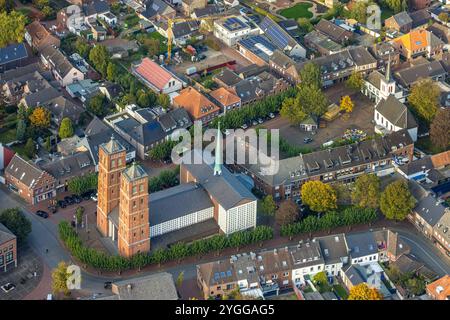 Luftbild, römisch-katholische Pfarrkirche St. Laurentius, Marktplatz und evang. Kirche, Uedem, Niederrhein, Nordrhein-Westfalen, Deutschland ACHTUNGxMINDESTHONORARx60xEURO *** Luftansicht, römisch-katholische Pfarrkirche St. Laurentius, Marktplatz und evangelische Kirche, Uedem, Niederrhein, Nordrhein-Westfalen, Deutschland ATTENTIONxMINDESTHONORARx60xEURO Stockfoto