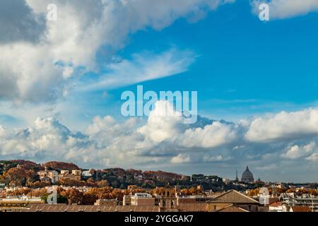Der Blick auf die Ewige Stadt, Rom, Italien, ist unvergesslich, im Herbst zu reisen Stockfoto
