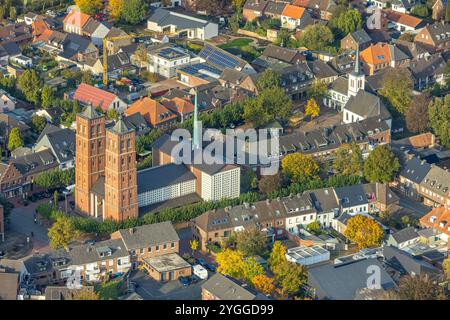 Luftbild, römisch-katholische Pfarrkirche St. Laurentius, Marktplatz und evang. Kirche, Uedem, Niederrhein, Nordrhein-Westfalen, Deutschland ACHTUNGxMINDESTHONORARx60xEURO *** Luftansicht, römisch-katholische Pfarrkirche St. Laurentius, Marktplatz und evangelische Kirche, Uedem, Niederrhein, Nordrhein-Westfalen, Deutschland ATTENTIONxMINDESTHONORARx60xEURO Stockfoto