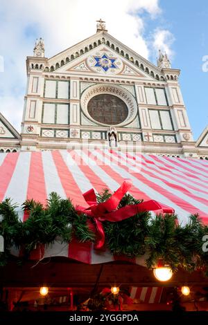 Weihnachtsmärkte in Piazza Santa Croce, Florenz, Italien. Stockfoto