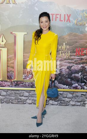 Michelle Yeoh bei der Premiere von Netflix's „The School for Good and Evil“ am 18. Oktober 2022 im Regency Village Theatre in Hollywood, USA. Stockfoto