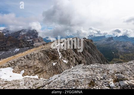 Ein Herbsttag in der Lagazuoi Hütte. Europa, Italien, Venetien, Provinz Belluno, Cortina d'Ampezzo Stockfoto