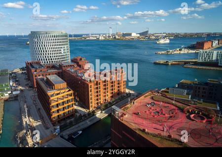 Konditaget Luders, Park and Play Dachspielplatz mit Fitnessstudio im Freien auf einem Parkplatz über der Hafenlandschaft von Kopenhagen, Nordhavn, Dänemark Stockfoto