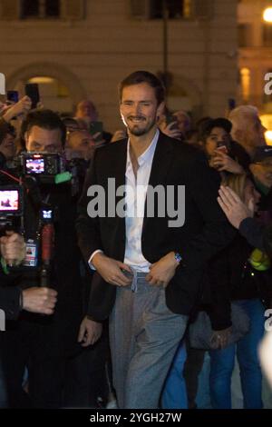 Turin, Italien. November 2024. Tennisspieler Daniil Medwedev auf blauem Teppich vor dem Nitto ATP Finals 2024 Credit: Marco Destefanis/Alamy Live News Stockfoto