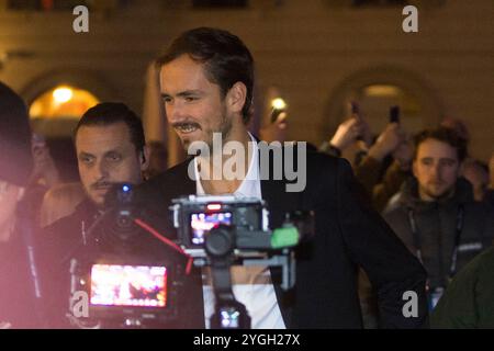 Turin, Italien. November 2024. Tennisspieler Daniil Medwedev auf blauem Teppich vor dem Nitto ATP Finals 2024 Credit: Marco Destefanis/Alamy Live News Stockfoto