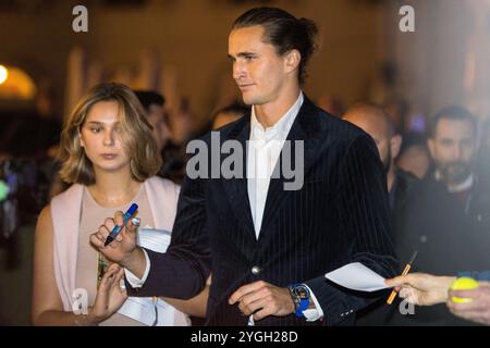 Turin, Italien. November 2024. Tennisspieler Alexander Zverev auf blauem Teppich vor dem Nitto ATP Finals 2024 Credit: Marco Destefanis/Alamy Live News Stockfoto