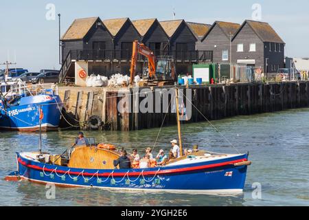 England, Kent, Whitstable, Whitstable Harbour, Vintage RNLI Lifeboat Harbour Tour Stockfoto