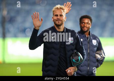 Uroš Račić of West Bromwich Albion kommt vor dem Sky Bet Championship Match West Bromwich Albion gegen Burnley at the Hawthorns, West Bromwich, Vereinigtes Königreich, 7. November 2024 (Foto: Gareth Evans/News Images) Stockfoto