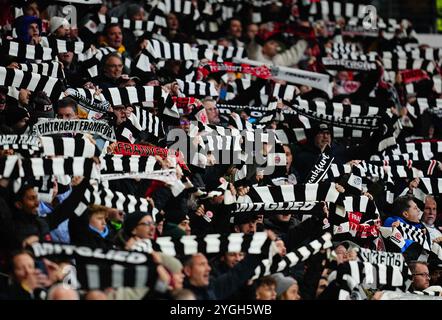 Deutsche Bank Park, Frankfurt, Deutschland. November 2024. Eintracht Frankfurt Fans während eines Spiels der vierten Europa League, Eintracht Frankfurt gegen SK Slavia Prag, im Deutschen Bank Park, Frankfurt. Ulrik Pedersen/CSM/Alamy Live News Stockfoto