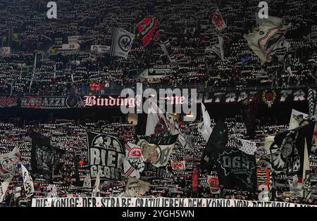 Deutsche Bank Park, Frankfurt, Deutschland. November 2024. Eintracht Frankfurt Fans während eines Spiels der vierten Europa League, Eintracht Frankfurt gegen SK Slavia Prag, im Deutschen Bank Park, Frankfurt. Ulrik Pedersen/CSM/Alamy Live News Stockfoto
