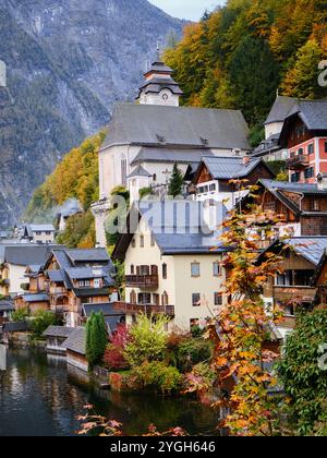 Hallstatt, Österreich im Herbst. Herbst in Hallstatt. Stockfoto