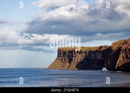 Das Meer am Fuße von Hunt Cliff, Saltburn, England. Stockfoto