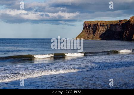 Das Meer am Fuße von Hunt Cliff, Saltburn, England. Stockfoto