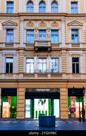 Hotel Ventana und Swarovski Juweliergeschäft. Prag, Tschechische Republik, Europa Stockfoto