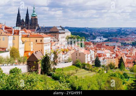 Blick auf das Viertel Hradcany mit der Prager Burg. Prag, Tschechische Republik, Europa Stockfoto