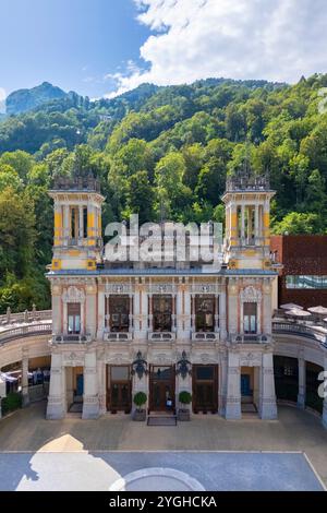 Aus der Vogelperspektive des Freiheitsgebäudes des Casinò San Pellegrino Terme. San Pellegrino Terme, Val Brembana, Provinz Bergamo, Lombardei, Italien. Stockfoto