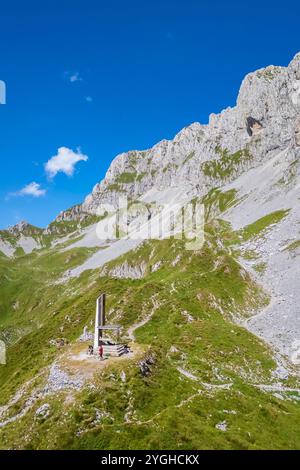 Luftaufnahme der Presolana im Sommer vom Passo Pozzera. Castione della Presolana, Val Seriana, Bezirk Bergamo, Lombardei, Italien. Stockfoto