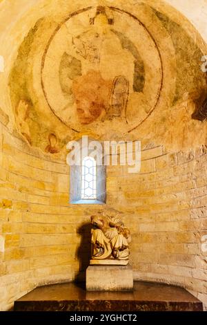 Laterale Apsis. Die St. Georgs Basilika ist das älteste noch erhaltene Kirchengebäude der Prager Burg. Die Basilika wurde von Vratislaus I. von Böhmen gegründet Stockfoto