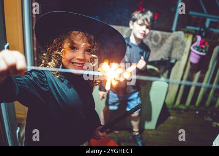 Halloween 2024 Kostüme und Dekorationen Stockfoto