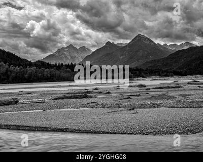 Die letzte Wildnis - der Lech bei Weißenbach im Naturpark Tiorler Lech Stockfoto